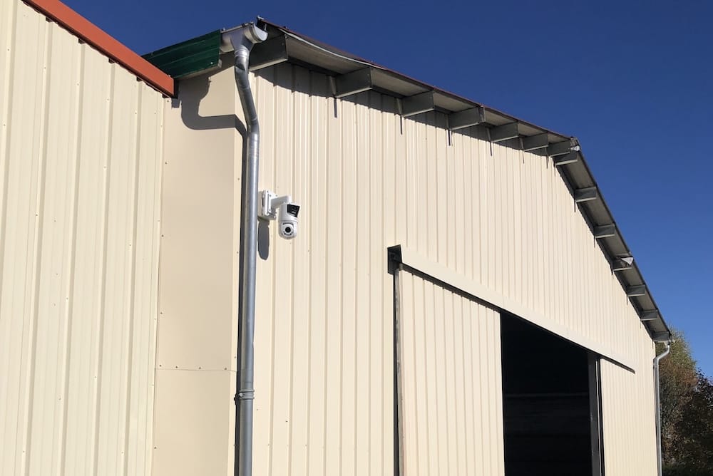 Site sécurisé avec caméras de surveillance